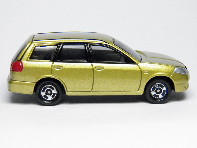 Illustration for article titled Land of the Rising Sun-Day - Tomica Nissan Wingroad